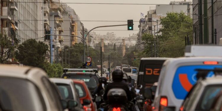Ταλαιπωρία από καραμπόλα 5 οχημάτων- Κίνηση και στα 2 ρεύματα