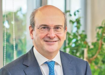 Είναι πλεονέκτημα για τη χώρα, σε αυτή τη δύσκολη φάση, να έχει τη σημερινή κυβέρνηση και όχι μια κυβέρνηση με... λεφτόδεντρα