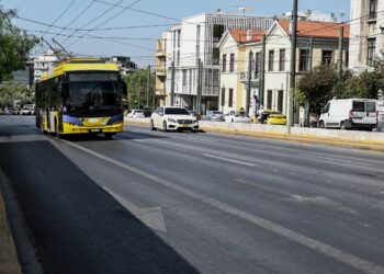 Στον εισαγγελέα 17χρονος που κατηγορείται ότι χτύπησε οδηγό λεωφορείου στη Θεσσαλονίκη επειδή πήγαινε αργά