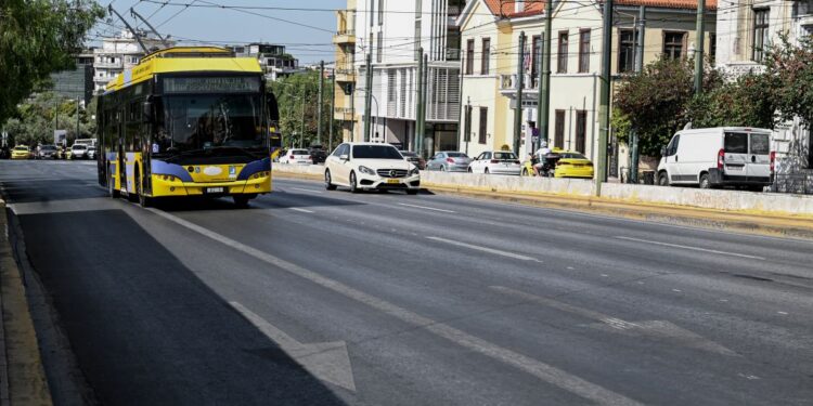 Στον εισαγγελέα 17χρονος που κατηγορείται ότι χτύπησε οδηγό λεωφορείου στη Θεσσαλονίκη επειδή πήγαινε αργά