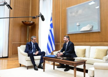 Αναζητούν το δρόμο για την άλλη γωνία του πρωθυπουργικού καναπέ