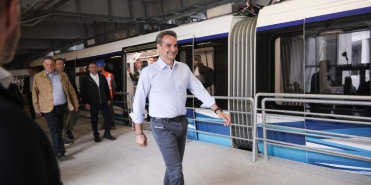 Επανεκκίνηση της κυβερνητικής εξωστρέφειας- Τι έδειξαν οι δημοσκοπήσεις