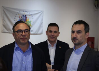 Σπασμένα κόκκινα αυγά