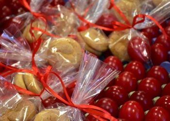 Το εορταστικό ωράριο των καταστημάτων από σήμερα Μ. Τετάρτη έως και την Δευτέρα του Πάσχα