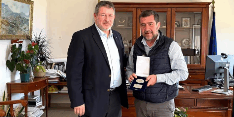 Συνάντηση Προέδρου Παγκοσμίου Συμβουλίου Κρητών με τον Αντιπεριφερειάρχη Λασιθίου