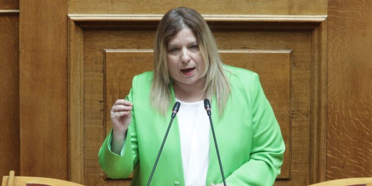 Το μόνο που κάνει είναι να καταδικάζει τα πάντα, χωρίς ποτέ να καταθέτει μία πρόταση