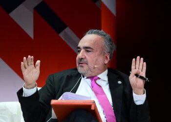Θεσμικός Πόλεμος για τα Τέμπη