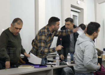 Ένταση στο Δημοτικό Συμβούλιο Τρίπολης: Παραιτήθηκε ο αντιδήμαρχος Γιώργος Λαγός μετά από σφοδρή λογομαχία (βίντεο)