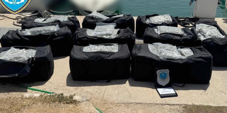 Γλυφάδα: Εντοπισμός και κατάσχεση 194 κιλών ακατέργαστης κάνναβης