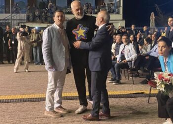 Ως τα κάγκελα η ομογένεια: Μετά τον Μάστορα… ο Δήμαρχος