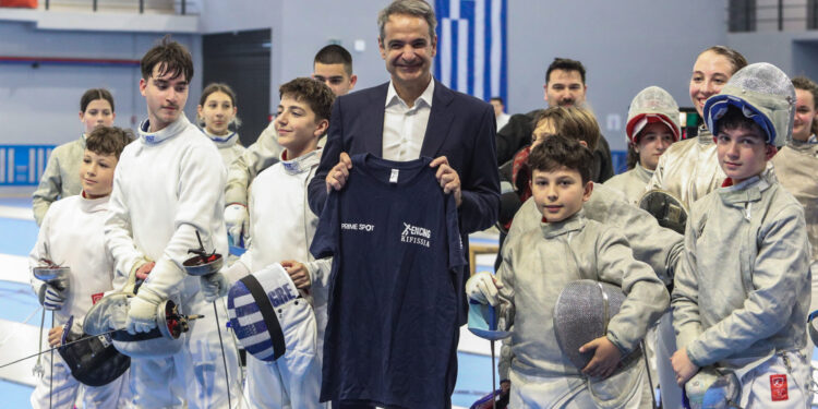 Ο Μητσοτάκης στα νέα στάδια στίβου και ξιφασκίας – «Επενδύουμε σε σύγχρονες υποδομές»