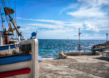 Καλοκαιράκι σήμερα αλλά μην κρύψετε τα πουλόβερ