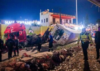 Σοκαριστηκές φωτογραφίες από το τροχαίο στη Θηβών και Πέτρου Ράλλη
