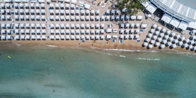 Γαλάζια Σημαία- Στην κορυφή του κόσμου με 623 μαγευτικές ακτές- Που θα κολυμπήσετε άφοβα