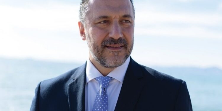 Γ. Φωστηρόπουλος: “Τιμούμε το ζωντανό Θρύλο του Σαξοφώνου, της τέχνης και της σύνθεσης”