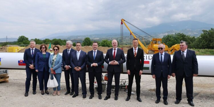 Έναρξη εργασιών για τον Κάθετο Διάδρομο Φυσικού Αερίου – Οι δηλώσεις του ΥΠΠΕΝ Σ. Παπασταύρου από την Βουλγαρία (vid)