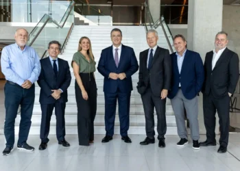 Συνάντηση των Μελών ΔΣ του ΣΕΤΕ με τον Ευρωπαίο επίτροπο Βιώσιμων Μεταφορών και Τουρισμού Απ. Τζιτζικώστα