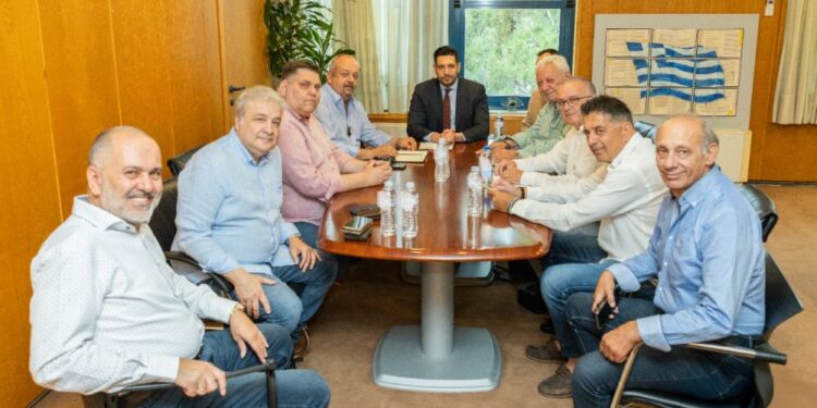 Συνάντηση του Αναπληρωτή Υπουργού Υποδομών και Μεταφορών Κ. Κυρανάκη με την Ομοσπονδία Ταξί