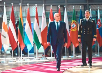 Δεν μπορούμε να υπερασπίσουμε την Ευρώπη εάν ο εχθρός βρίσκεται εντός των τειχών