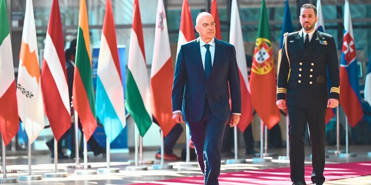 Δεν μπορούμε να υπερασπίσουμε την Ευρώπη εάν ο εχθρός βρίσκεται εντός των τειχών