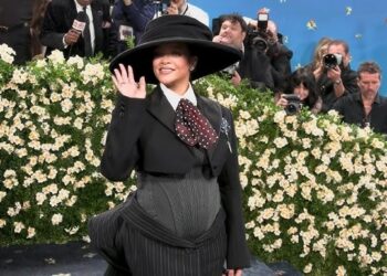 Rihanna: Η αποκάλυψη της τρίτης εγκυμοσύνης και η εντυπωσιακή εμφάνιση στο Met Gala