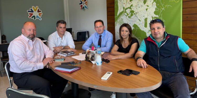 Επίσκεψη Στέλιου Πέτσα στον Εμπορικό και Επαγγελματικό Σύλλογο Διονύσου