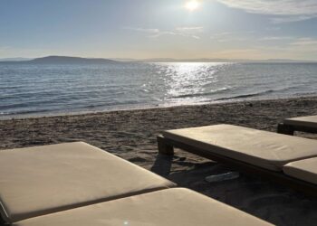 Το καλοκαιράκι είπε να μείνει- Με 29 βαθμούς θερμοκρασία και κοντομάνικα σήμερα