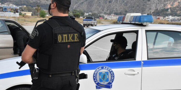 Έπαιρναν τους ηλικιωμένους στο ισόγειο και τους άδειαζαν τα σπίτια