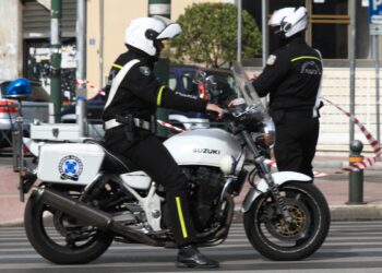 Ζωγράφου: Κουκουλοφόροι τα έκαναν γυαλιά καρφιά στην Πολυτεχνειούπολη – Μια τραυματίας