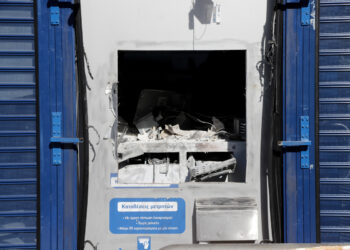 Νεκρή 39χρονη από έκρηξη αυτοσχέδιου εκρηκτικού μηχανισμού έξω από τράπεζα
