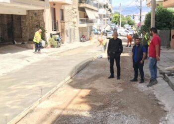 Αυτοψία Δημάρχου Πειραιά Γιάννη Μώραλη στις εργασίες ανακατασκευής του μπετόδρομου στην οδό Σπύρου Τρικούπη, στο Χατζηκυριάκειο