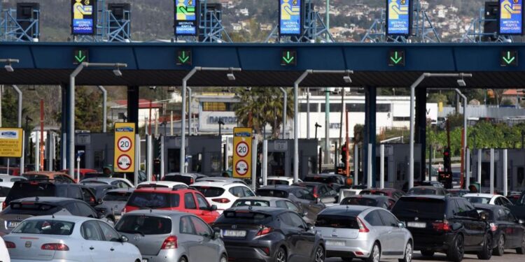 ΑΑΔΕ: Δεν περνάτε τα διόδια αν ξεχάσατε να πληρώσετε τα τέλη κυκλοφορίας- Μεγάλα πρόστιμα