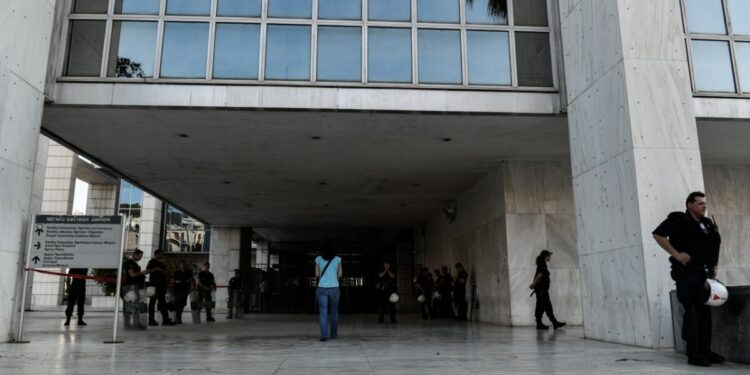 Φάρσα το απειλητικό τηλεφώνημα για βόμβα στο Εφετείο Αθηνών