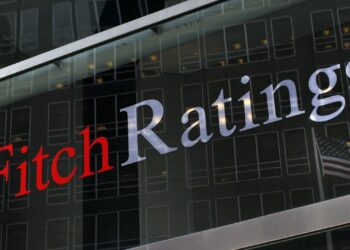 Fitch: Αναβάθμιση των προοπτικών της ελληνικής οικονομίας σε θετικές από σταθερές
