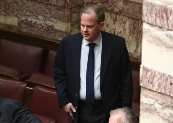 Η ουσία και η επικοινωνία για Καραμανλή