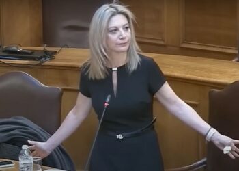 Καρυστιανού κατά Βελόπουλου για «μπλοκάρισμα» της συζήτησης για τα Τέμπη στο Ευρωκοινοβύλιο