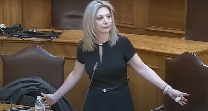 Καρυστιανού κατά Βελόπουλου για «μπλοκάρισμα» της συζήτησης για τα Τέμπη στο Ευρωκοινοβύλιο