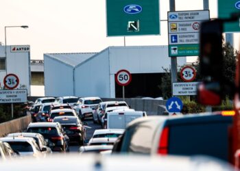 Κίνηση στους δρόμους: Ουρές χιλιομέτρων στον Κηφισό λόγω τροχαίου