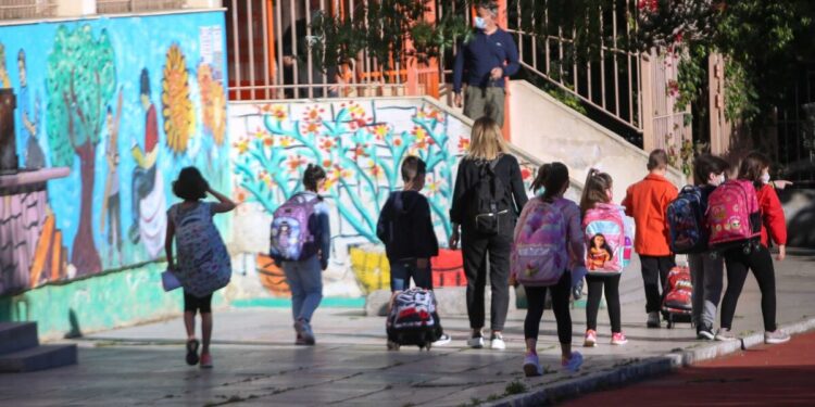 Γονική άδεια: Μία έξτρα ημέρα για όλους τους γονείς