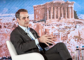 Η δημοσκοπική άνοιξη του Μεγάρου Μαξίμου