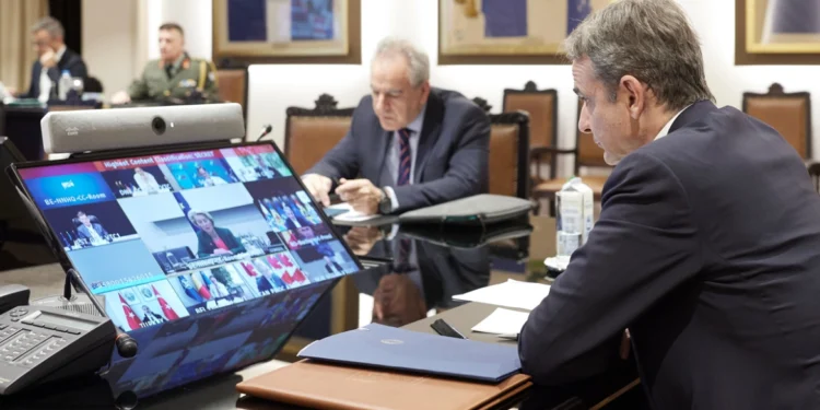 Στήριξη Μητσοτάκη για εφαρμογή άνευ όρων εκεχειρίας 30 ημερών – Προειδοποιήσεις Ευρωπαίων για κυρώσεις αν δεν δεχτεί η Μόσχα