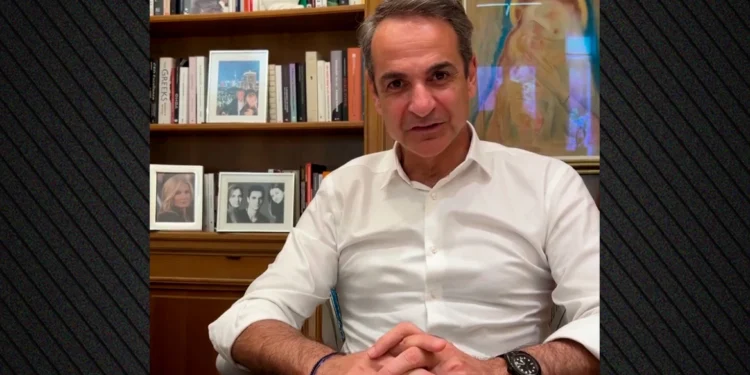 Μήνυμα Μητσοτάκη για τη Γιορτή της Μητέρας: «Μάνα είναι μόνο μία»