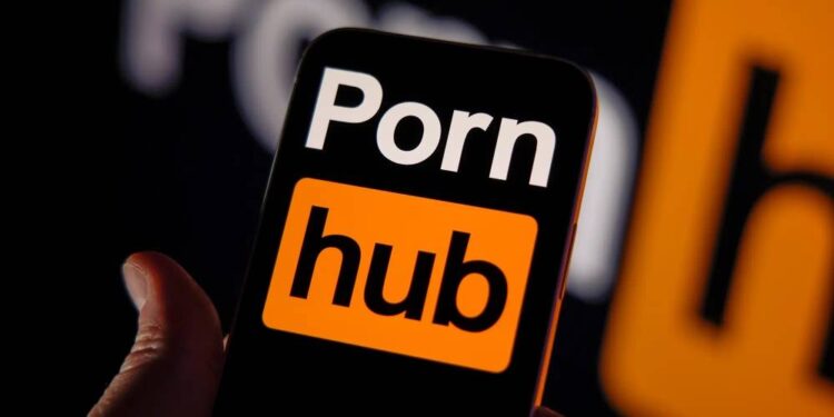Κομισιόν: Pornhub, Stripchat, XNXX και XVideos στο στόχαστρο της Ευρωπαϊκής Ένωσης