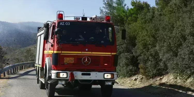 Πυρκαγιά σε εγκαταλελειμμένο κτήριο στην οδό Λιοσίων