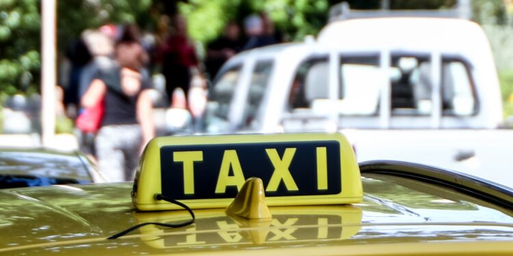Αττική χωρίς ταξί: Χειρόφρενο τραβούν οι αυτοκινητιστές