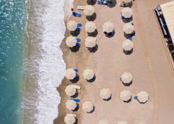 Ποιοι ρίχνονται στο πιο «καυτό» φιλέτο της Αθηναϊκής Ριβιέρας