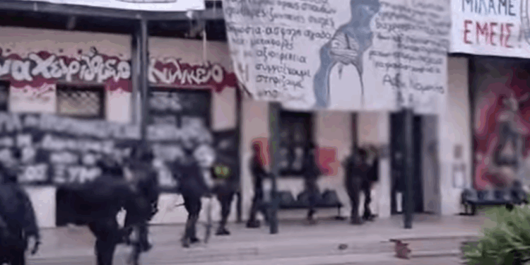 Βίντεο από την μεγάλη αστυνομική επιχείρηση σε χώρους της Νομικής Αθηνών