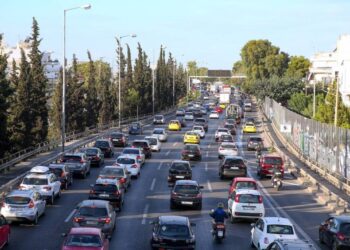 Κάμερες σε 8 σημεία της Αττικής και 10 γραμμές λεωφορείων – Μέσω SMS η ενημέρωση των οδηγών για τις παραβάσεις