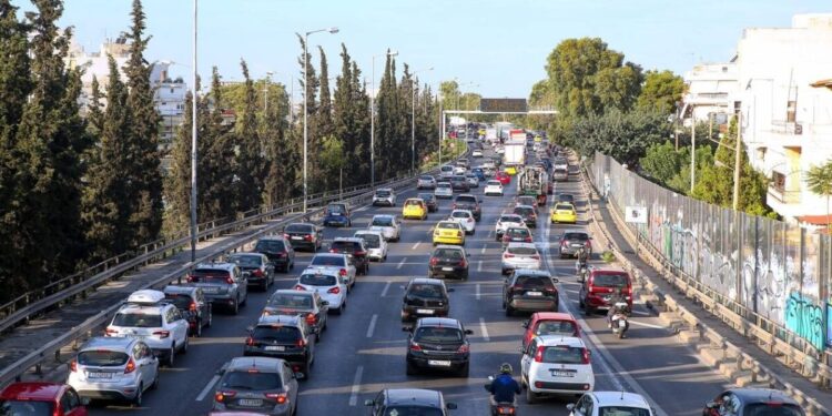 Κάμερες σε 8 σημεία της Αττικής και 10 γραμμές λεωφορείων – Μέσω SMS η ενημέρωση των οδηγών για τις παραβάσεις