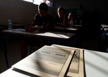 Πανελλήνιες 2025: Όλα τα θέματα και οι απαντήσεις σε Φυσική, Ιστορία και Οικονομία